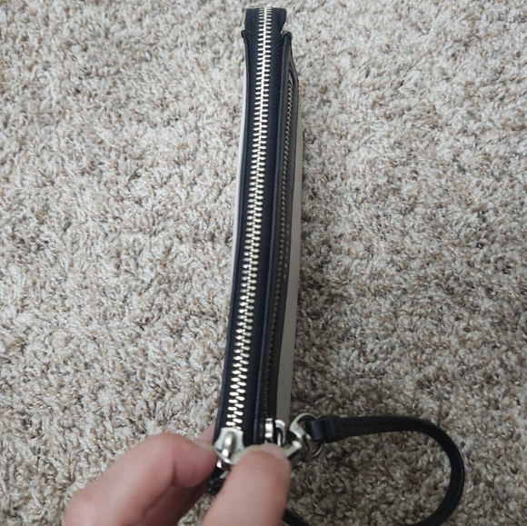 GUC Coach Leather Wristlet - Picture 4 of 10